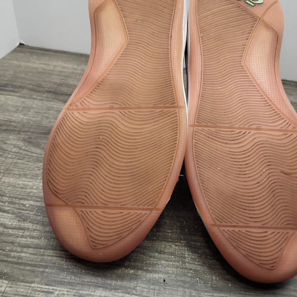 Clove Pink Solo Active Sneakers Women's Size 9 Nursing Healthcare